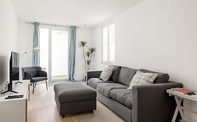 Joivy Minimalistic Apt W Patio In Principe Real